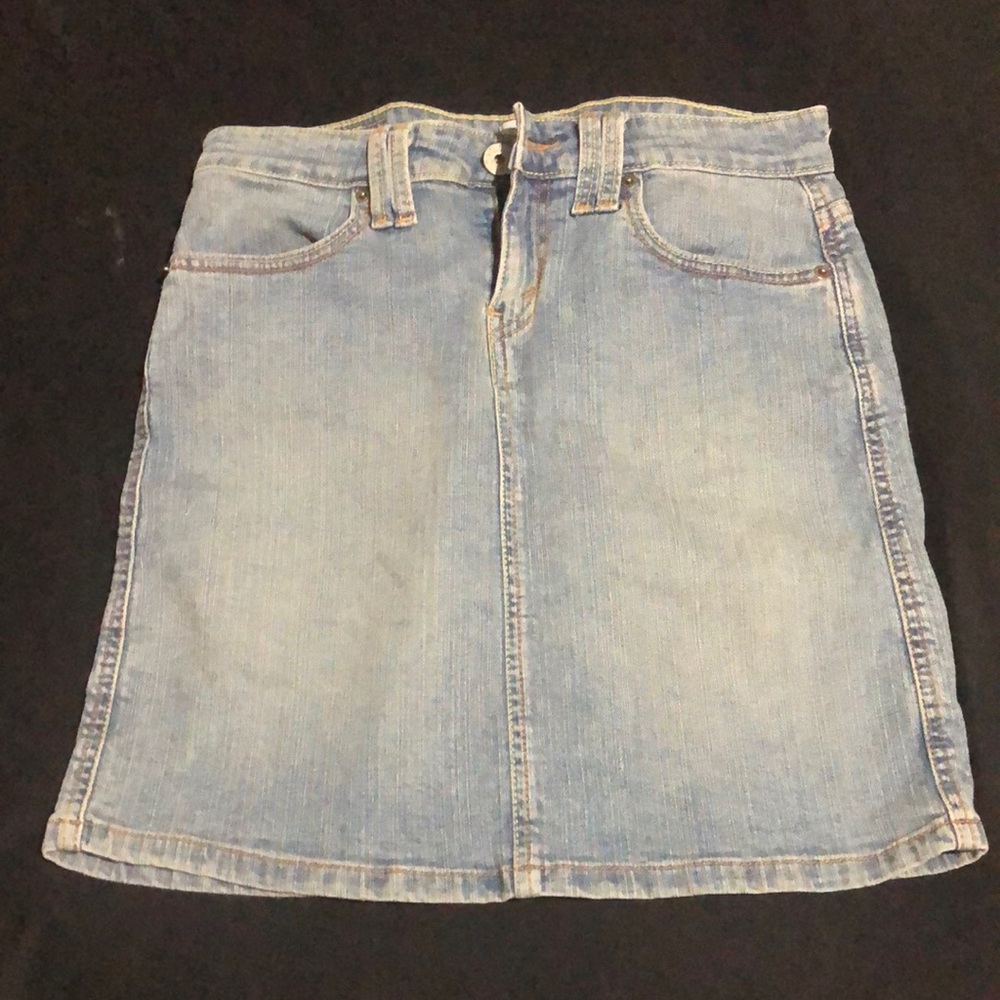 LEVI’S short  jean skirt :size 5